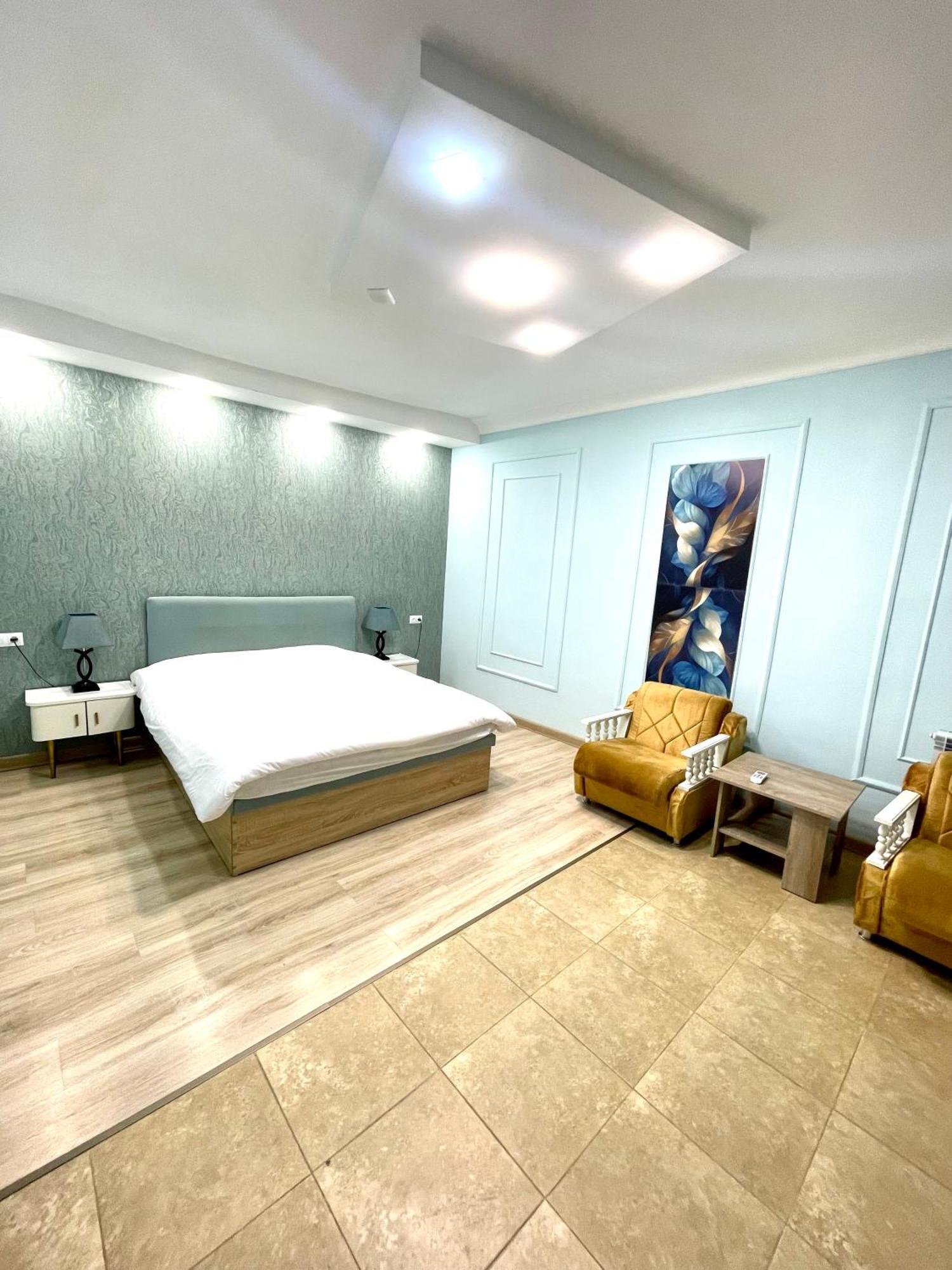 Santorini Hotel & Hostel Yerevan Bagian luar foto