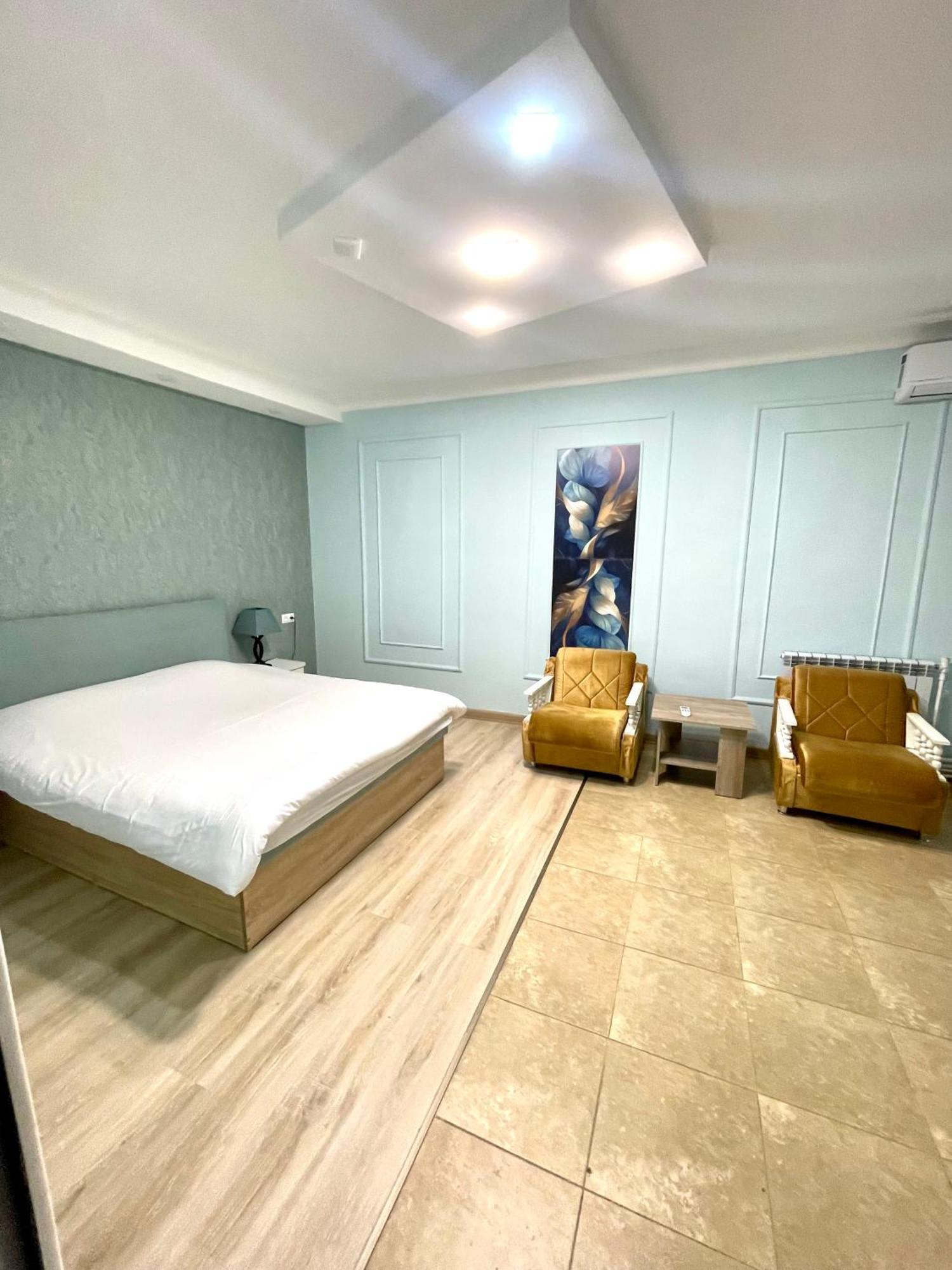 Santorini Hotel & Hostel Yerevan Bagian luar foto