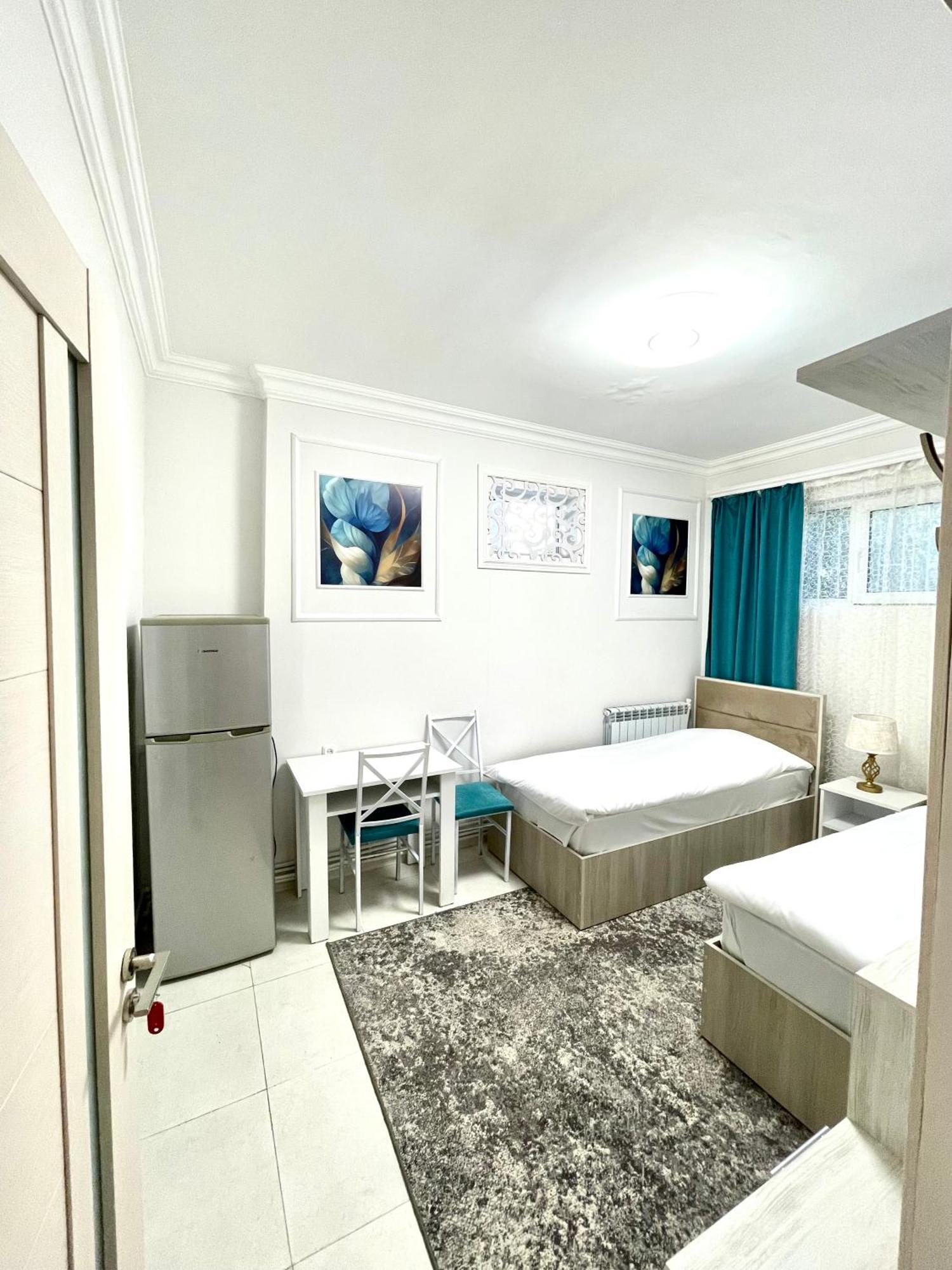 Santorini Hotel & Hostel Yerevan Bagian luar foto