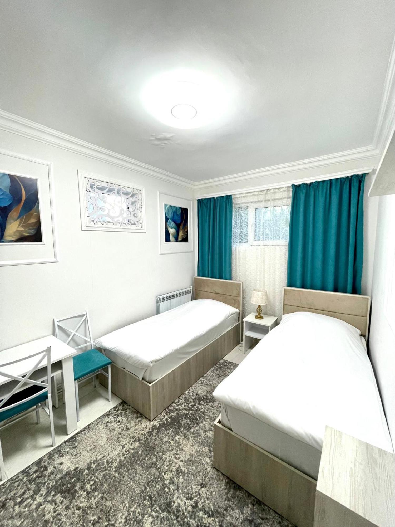 Santorini Hotel & Hostel Yerevan Bagian luar foto