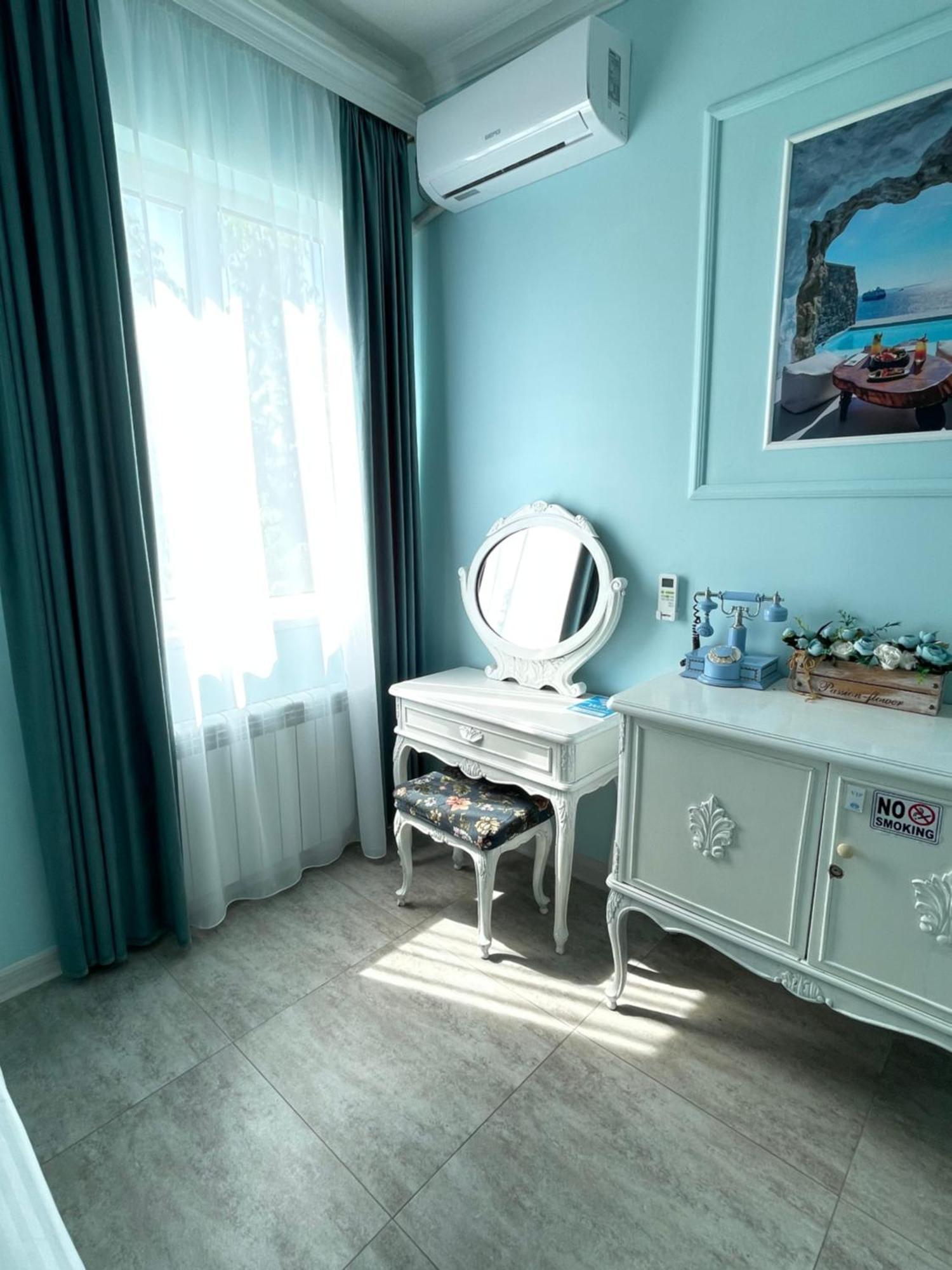 Santorini Hotel & Hostel Yerevan Bagian luar foto