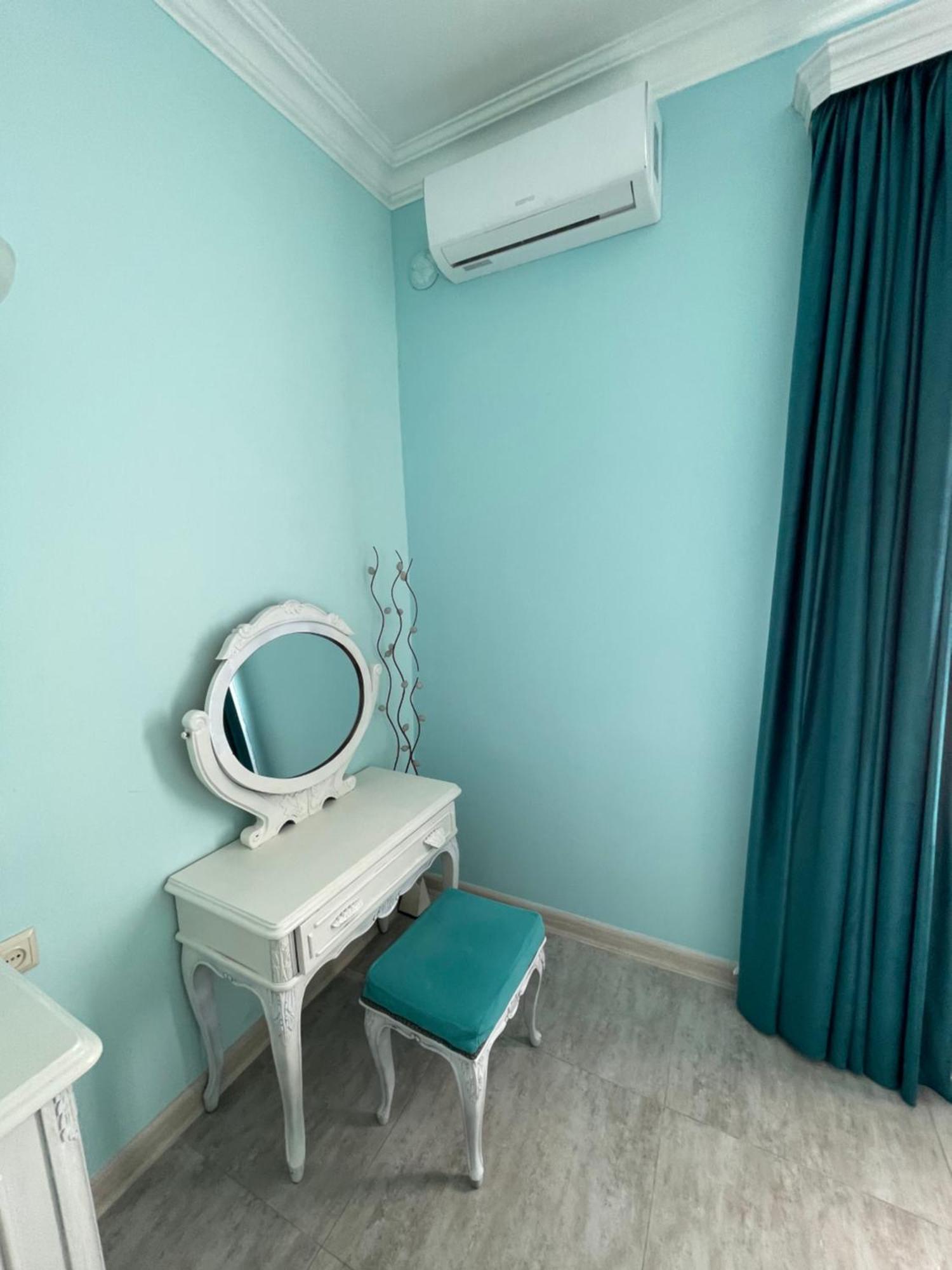 Santorini Hotel & Hostel Yerevan Bagian luar foto
