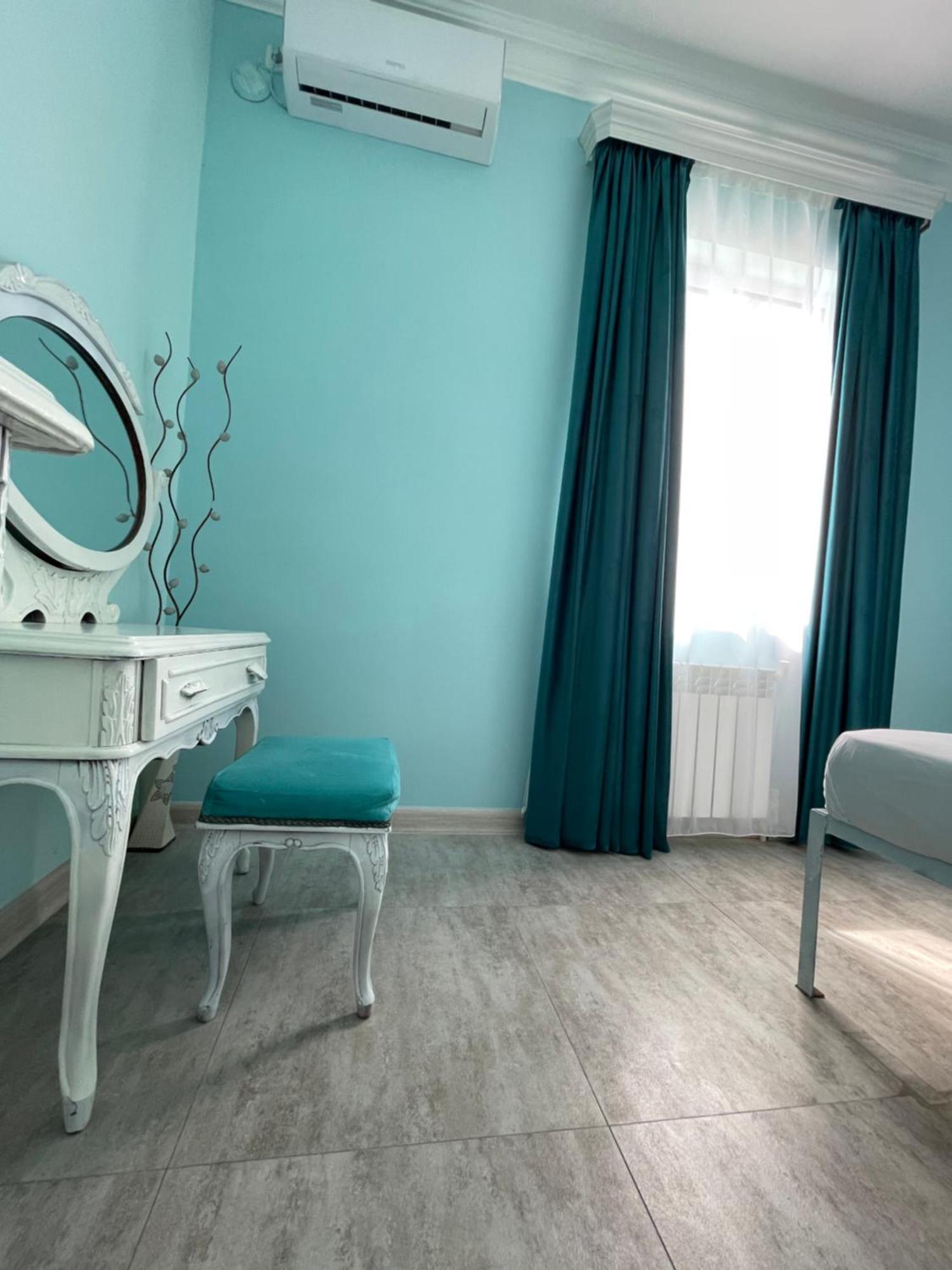 Santorini Hotel & Hostel Yerevan Bagian luar foto
